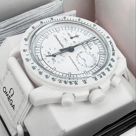 Swatch x Omega MoonSwatch Snoopy Moonphase Watch main image 6